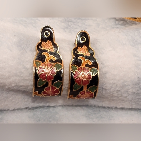 Gold toned cloisonne butterfly 🦋/floral black enamel 1" earring 2.25" bracelet - Picture 3 of 9